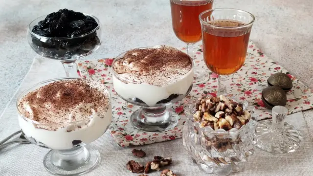 чорнослив з горішками і вершками
