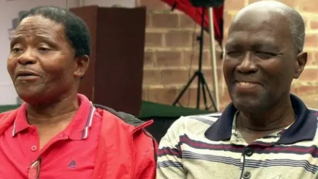 Membres du Ladysmith Black Mambazo racontant leur performance avec le président Mandela. (Capture d'écran)