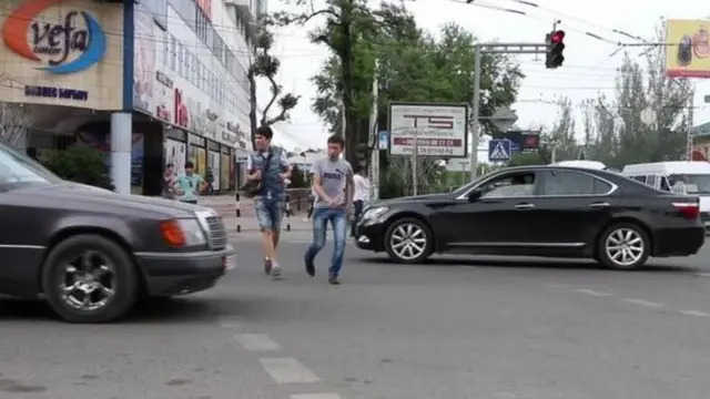 Сурамжылоого катышкан айдоочулардын да бул боюнча пикири бир кылка эмес. Алардын айрымдары документти сатып алганын да жашырбайт