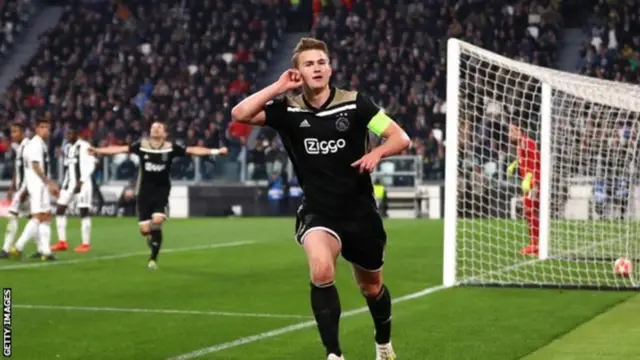 Beki wa Ajax na Uholanzi Matthijs de Ligt,