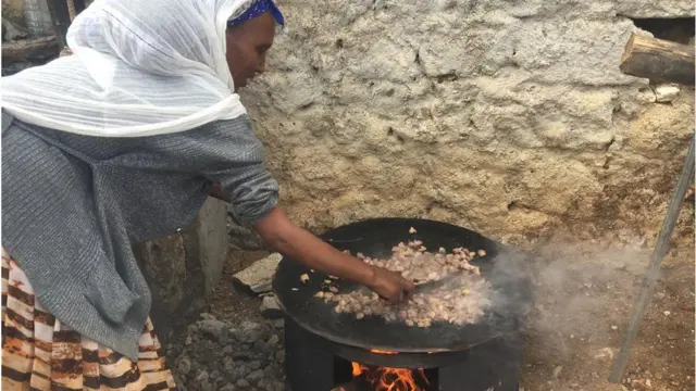 ቅልዋ እተዳሉ ሰበይቲ፡ ዘላምበሳ