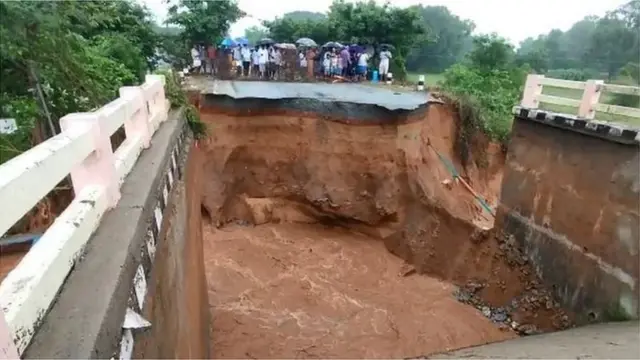 నవంబర్ లో భారీ వర్షాలకు కొట్టుకుపోయిన బ్రిడ్జి