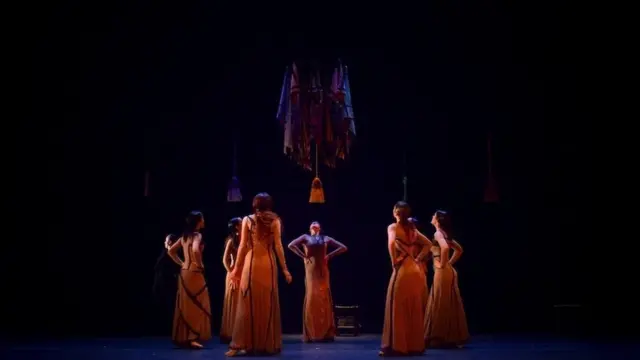 Плесачица фламенка Марија Пахес доводи своју трупу коју чине само жене у Садлерс Велс позориште да би извела "Ја, Кармен"