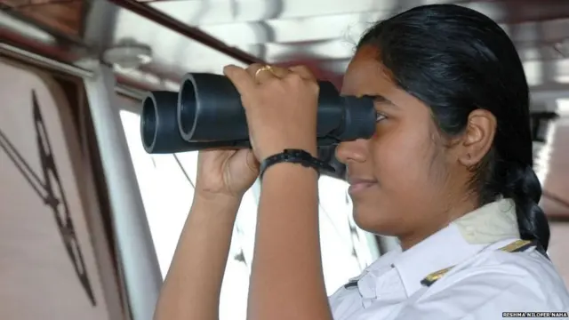 रेशमा निलोफर नाहा, मरीन पायलट, मर्चेंट नेवी