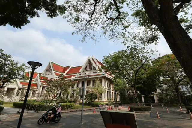 มหาวิทยาลัย