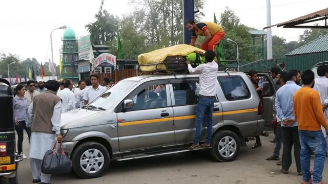 காஷ்மீரில் படைகள் குவிக்கப்படுவது ஏன்