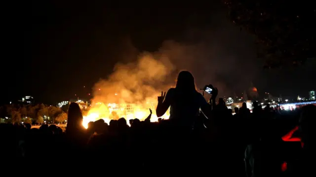 Сожжение макета Лондона на Темзе