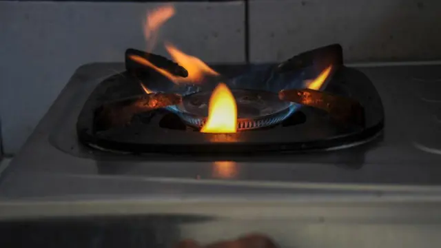 Biogas hanya bisa digunakan dari pukul 04.00 WIB hingga pukul 10.00 WIB kemudian pukul 14.00 WIB hingga pukul 19.00 WIB. Di luar waktu itu, warga masih menggunakan gas elpiji. 