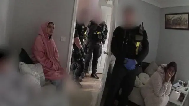 ፖሊስ ድሕሪ እቲ ቅትለት ንጽባሒቱ ንግሆ ኣብ ገዛ ማሄክን ኣንስሪምን 