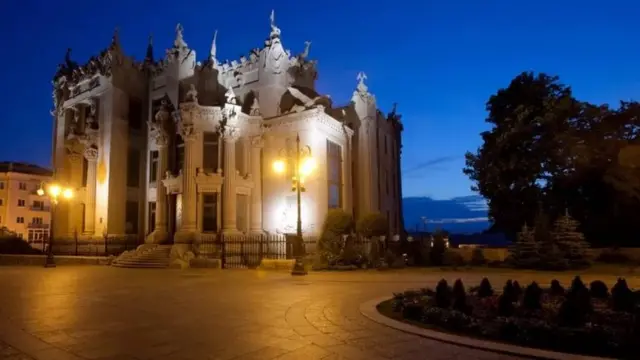 'ਹਾਊਸ ਵਿਦ ਚਿਮਰਾਜ਼' ਹੈ