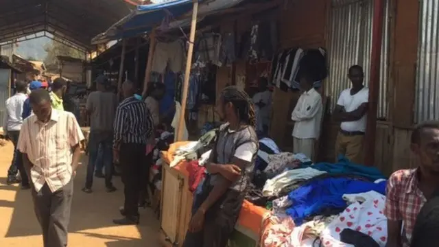 raia wakiendelea na biashara zao za kuuza mitumba