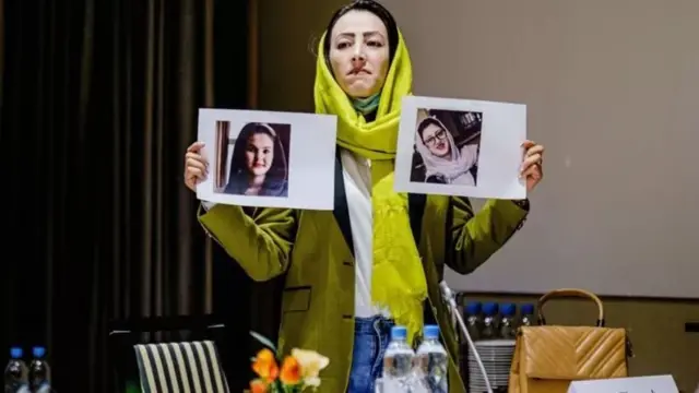 هدا خموش که به نمایندگی از زنان معترض کابل به این نشست دعوت شده است در سخنرانی‌اش فهرستی از خواسته‌های جامعه مدنی و فعالان زن را مطرح کرد