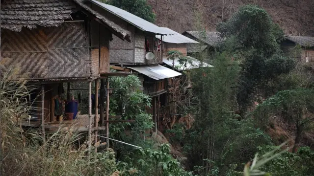 ภาพชุมชนชายแดนริมแม่น้ำ