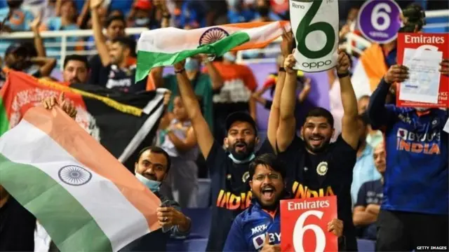 भारत और अफ़ग़ानिस्तान मैच के दौरान उत्साहित भारतीय समर्थक