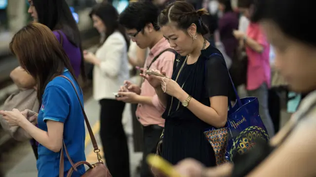 คนอ่านข่าวทางสมาร์ทโฟน