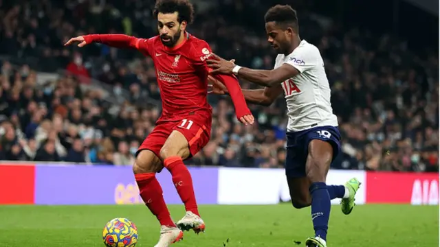 Mo Salah dey wit ball