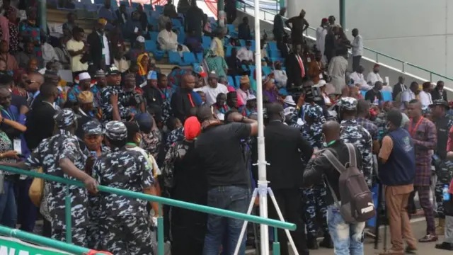 Awọn ọmọ ẹgbẹ APC nibi ipade gbogbo gboo atawọn ẹsọ alaabo