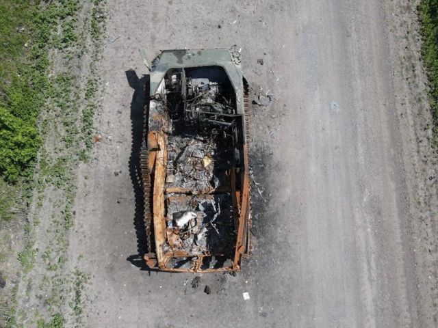 Остов сгоревшей российской военной техники