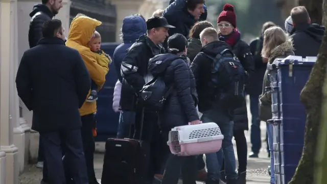 Сотрудники посольства