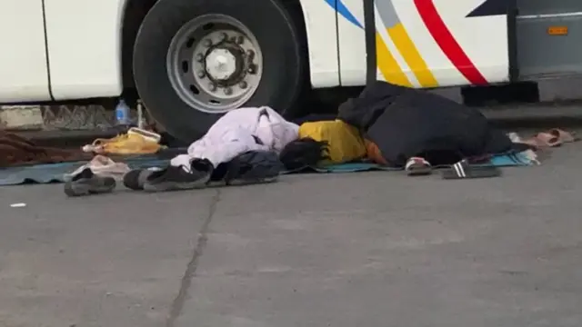 Osman je zatekao ljude kako teško spavaju zbog nedostatka odgovarajućeg smeštaja dok su čekali da napuste Sudan