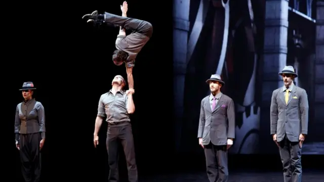 سیرک کانادایی الیوز که مقر آن در مونترال کانادا است ماه ژانویه گذشته برای نخستین بار در عربستان برنامه اجرا کرد