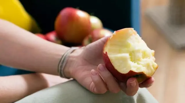 બીબીસી ગુજરાતી, ગુજરાત, બીબીસી, સ્વાસ્થ્ય, સફરજન, ડૉક્ટર