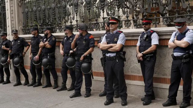 Katalan ve İspanyol polisleri