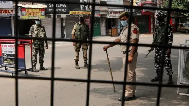 कश्मीर और प्रेस की आज़ादी के मुद्दे उठाए