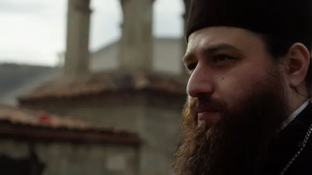 عکس ۵ آندریا ساریا مشکلی با همجنسگرایی ندارد ولی معتقد است که کشیش‌ها نباید همجنسگرا باشند