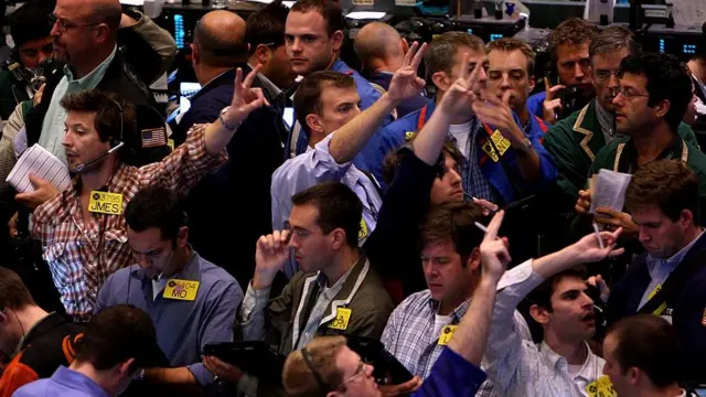 احتمال توقف تمدید معافیتهای نفتی برای خرید از ایران قیمت هر بشکه نفت برنت در بازارهای جهانی را به بالای ۷۴ دلار رساند