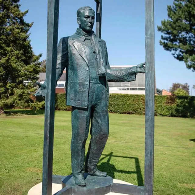 আর্হাস শহরের মেমোরিয়াল পার্কে সিন্ডবার্গের মূর্তি