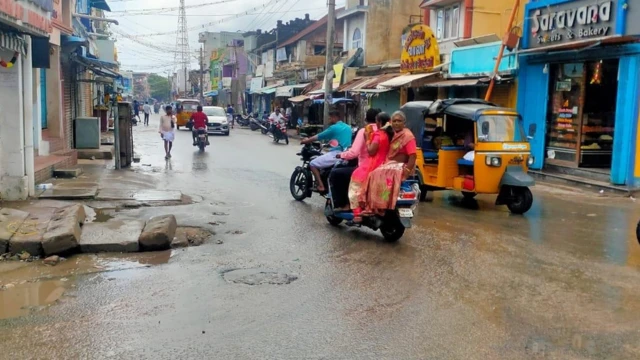 மழையில் நனையும் தீபாவளி