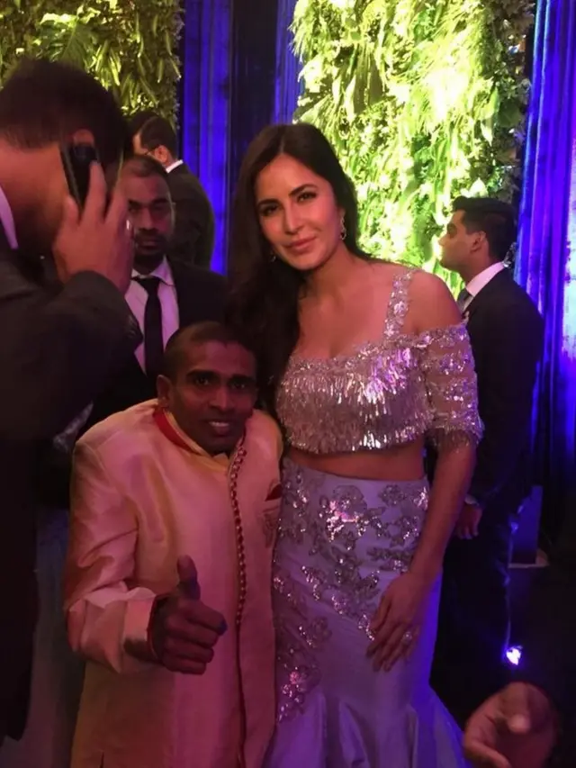 இலங்கை மாற்றுத்திறனாளி ரசிகரை தனது திருமண வரவேற்புக்கு அழைத்த விராட் கோலி