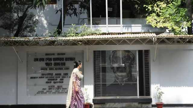 ঢাকায় শেখ মুজিবুর রহমানের বাসভবনটি এখন একটি যাদুঘরে পরিণত করা হয়েছে।