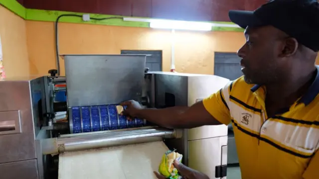 Pesin dey use machine