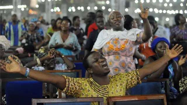 Waumini katika kanisa la RCCG