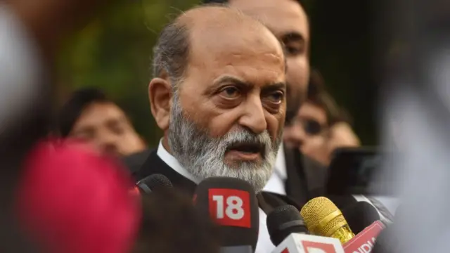 আইনজীবী জাফরিয়াব জিলানির মতে, এই মসজিদ ভেঙে আদালতের রায়ের অবমাননা করা হয়েছে