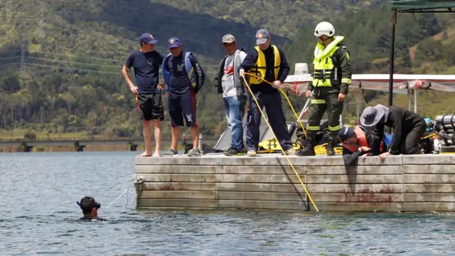 Equipos de rescate en Guatapé