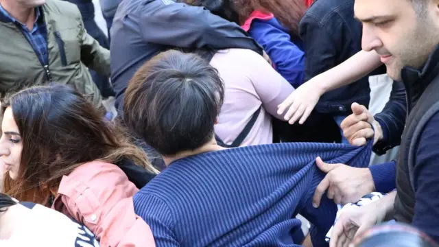 "Qadına şiddətə yox" yürüşü