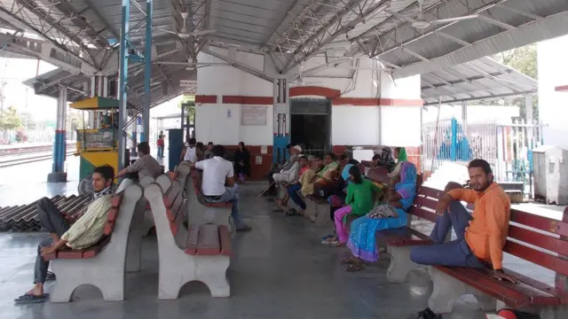 मुरशदपुर रेलवे स्टेशन