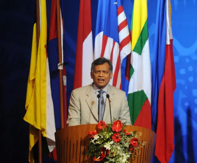 สุรินทร์ พิศสุวรรณ อดีตเลขาธิการอาเซียน