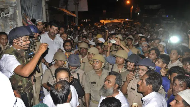 হোয়াটসঅ্যাপে গুজব ছড়িয়ে সাম্প্রদায়িক দাঙ্গাও লাগানো হয়েছে ভারতে