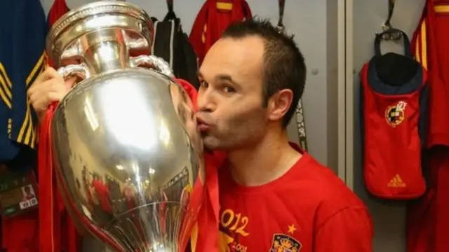 Selon le club catalan, le nouveau contrat courra jusqu'à la retraite sportive du milieu international espagnol de 33 ans.