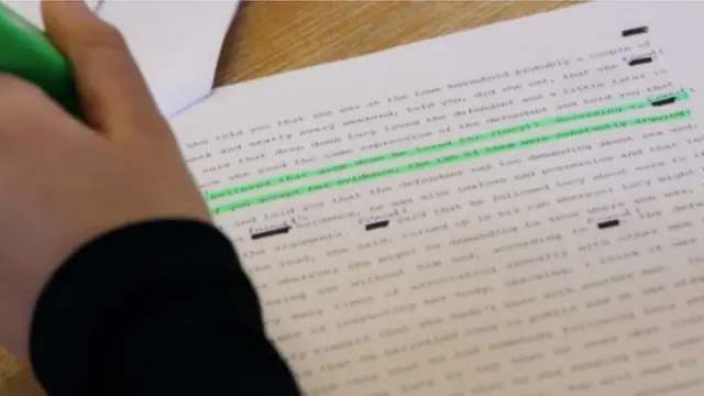 আদালতের নথি থেকে তথ্য উদ্ধারের চেষ্টা করেন তাসনিম।