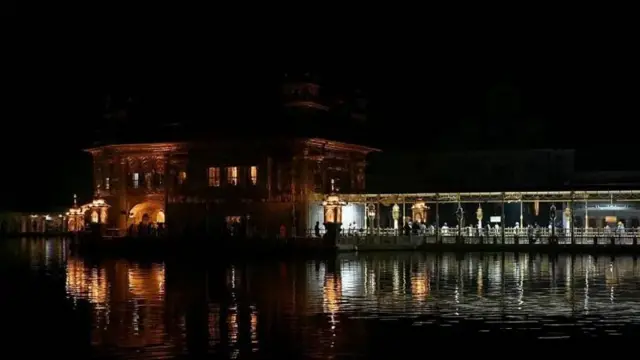 தர்பார் சாஹிப், பொற்கோவில்