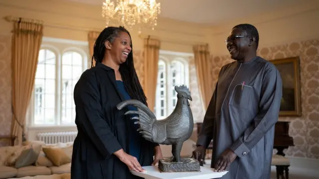 College Stolen artefacts Okukur: Benin cockrel return to Nigeria - Kontris wit stolen artefacts