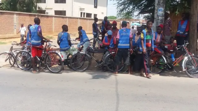 Mu gihugu c'Uburundi hari amakinga akora taxi-vélo arenga 23000 kandi uwo mwuga waremejwe n'amategeko kuva mu mwaka uheze