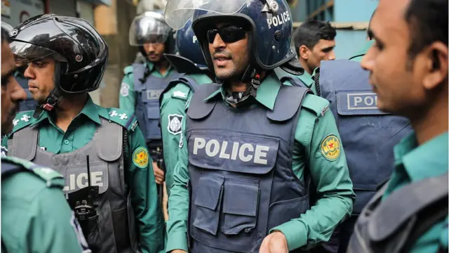 অবৈধ ক্যাসিনোর বিরুদ্ধে পুলিশ এতদিন কেন ব্যবস্থা নেয়নি, সেই প্রশ্ন উঠেছে