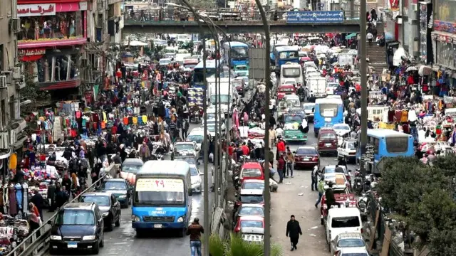 شارع مزدحم في القاهرة بمصر