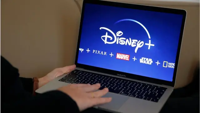 computador com Disney+